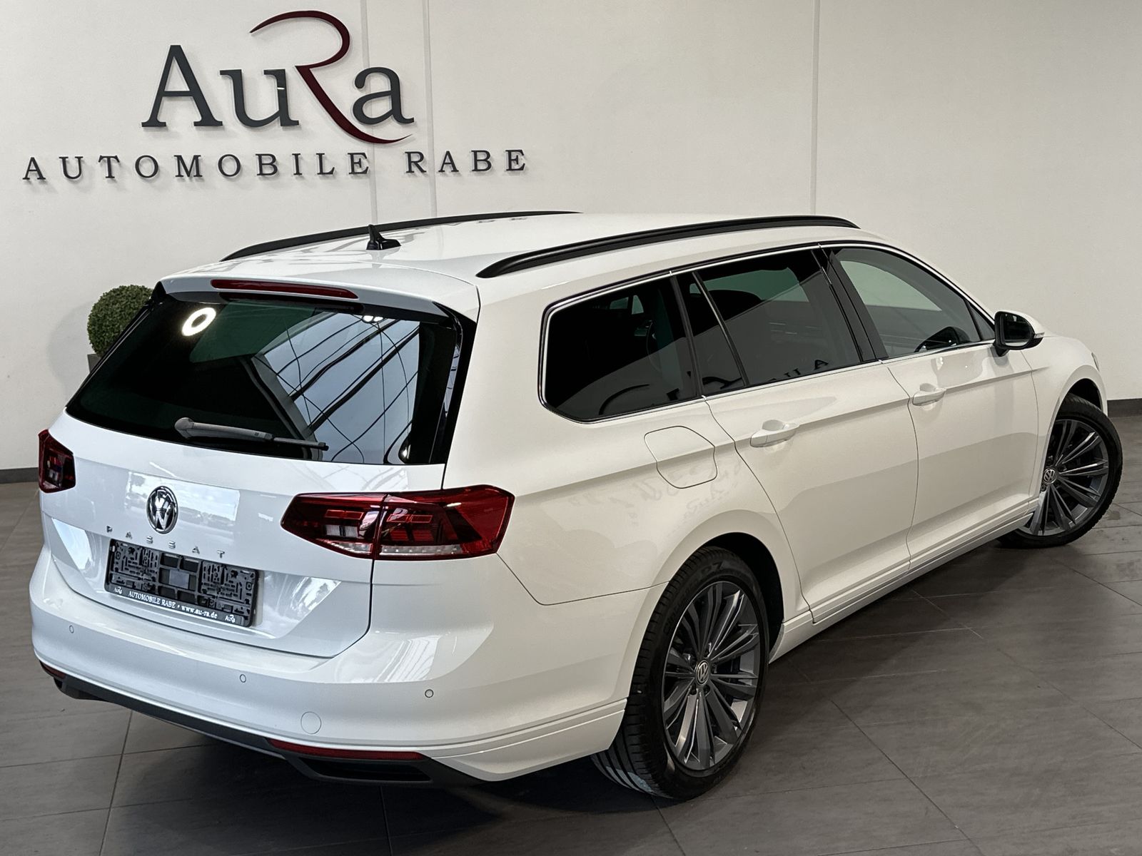 Fahrzeugabbildung Volkswagen Passat Variant 2.0 TDI DSG R-Line NAV+LED+AHK+PP