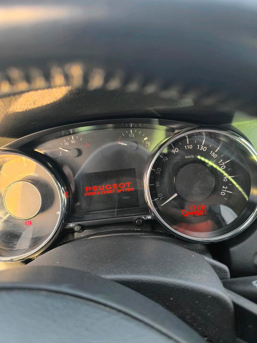 Peugeot 5008 2012 — photo 6
