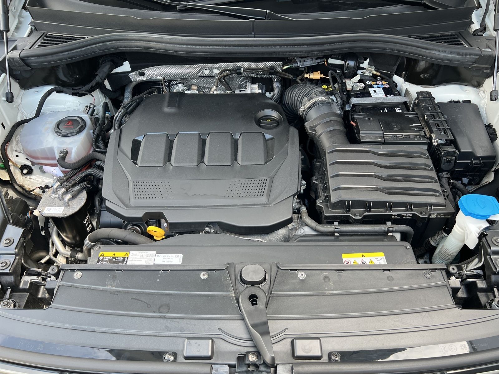 Tiguan Elegance 2.0 TDI DSG 4M Navi*ACC*Standhzg