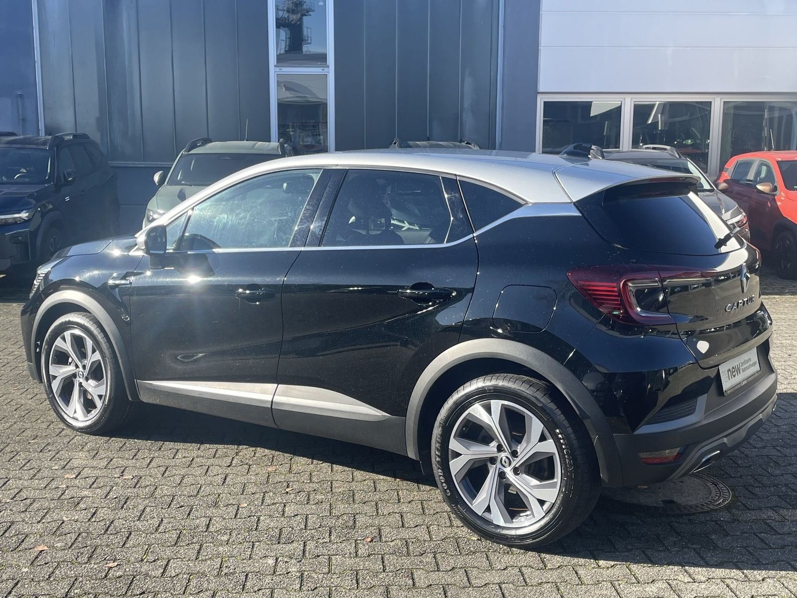 Fahrzeugabbildung Renault Captur R.S. LINE E-TECH Plug-i