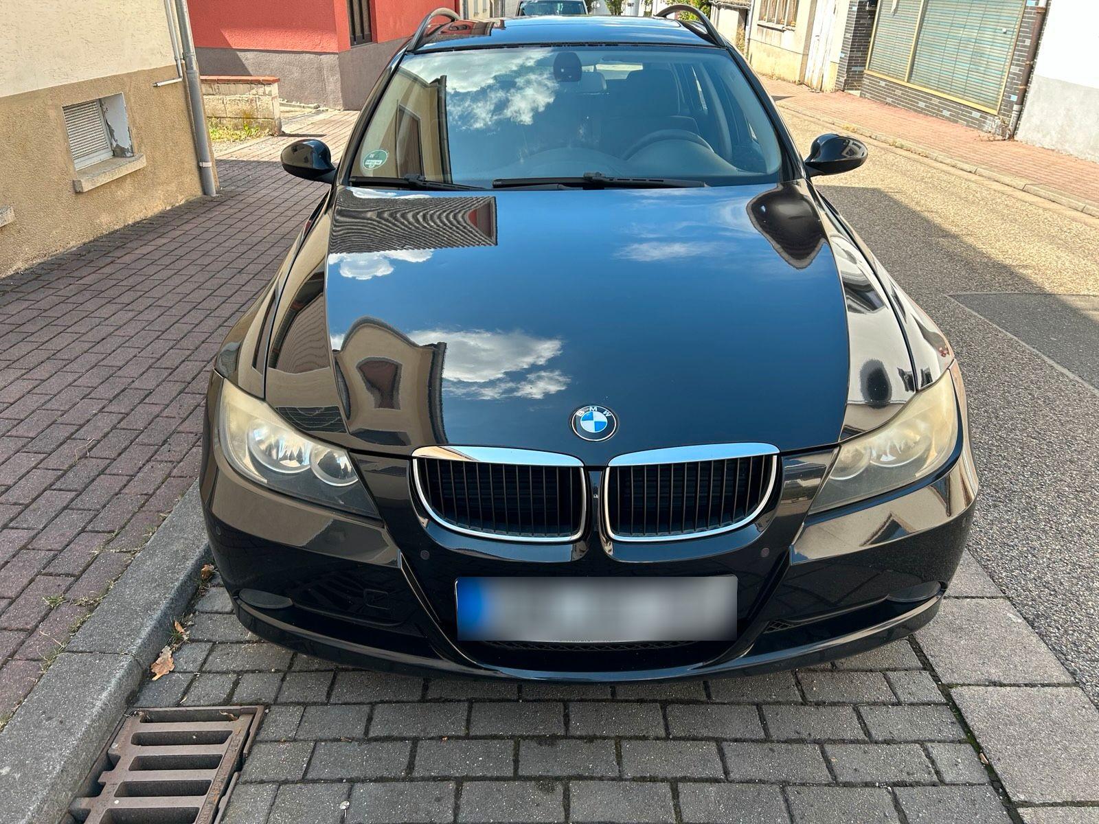 BMW 320 2008 — rear view