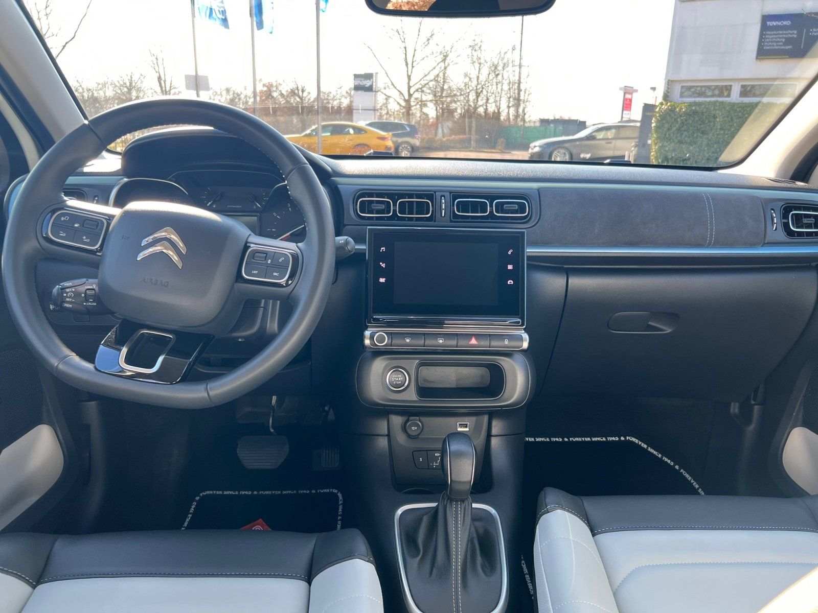 Fahrzeugabbildung Citroën C3 PureTech 110 EAT6 Elle Automatik Sitzheizung