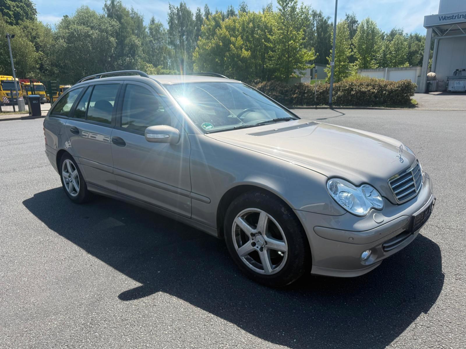 Mercedes-Benz CE200 2006 — rear view
