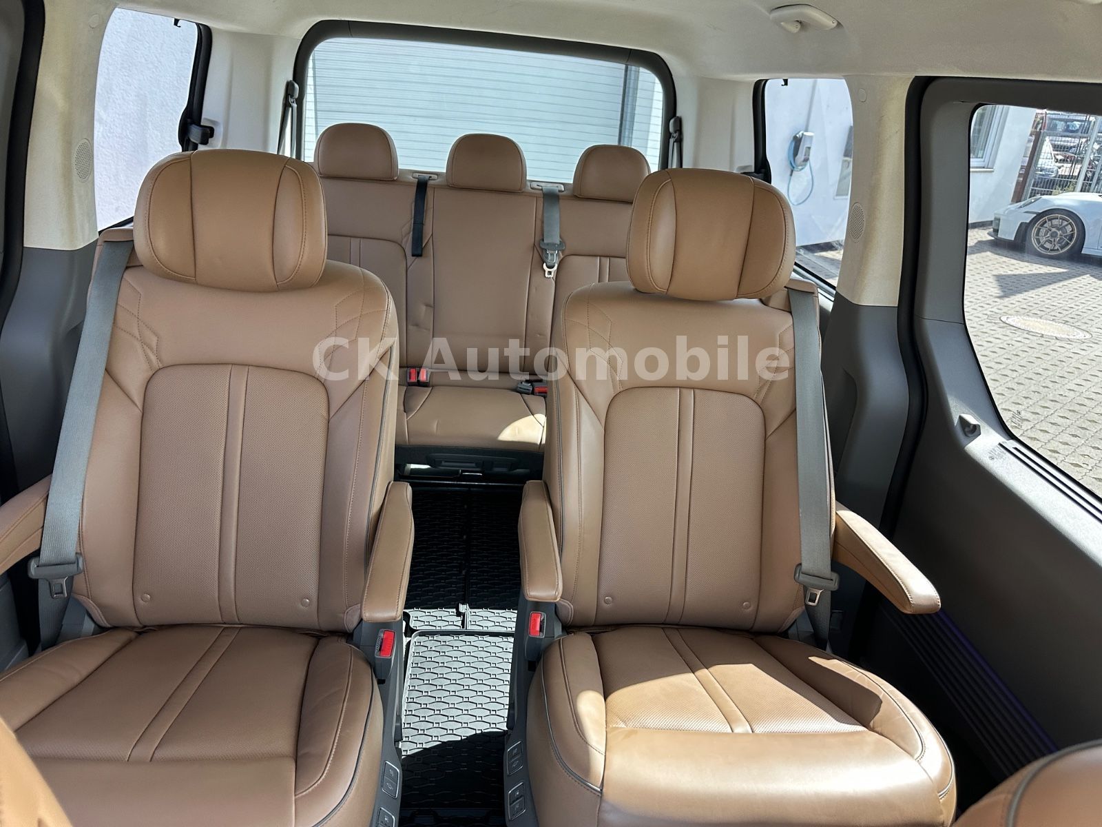 Fahrzeugabbildung Hyundai Staria Premium Signature 4WD/7Sitze/Navi/ACC/AHK