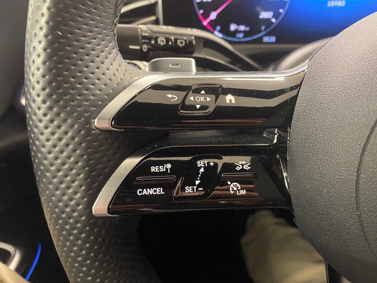 Fahrzeugabbildung Mercedes-Benz E 200 T AMG*AHK*Night*Distro*Totwink*LED*CarPlay