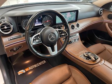 Mercedes-Benz E 300 de Lim. Aut. Avantgarde *LED*LEDER*PANO*