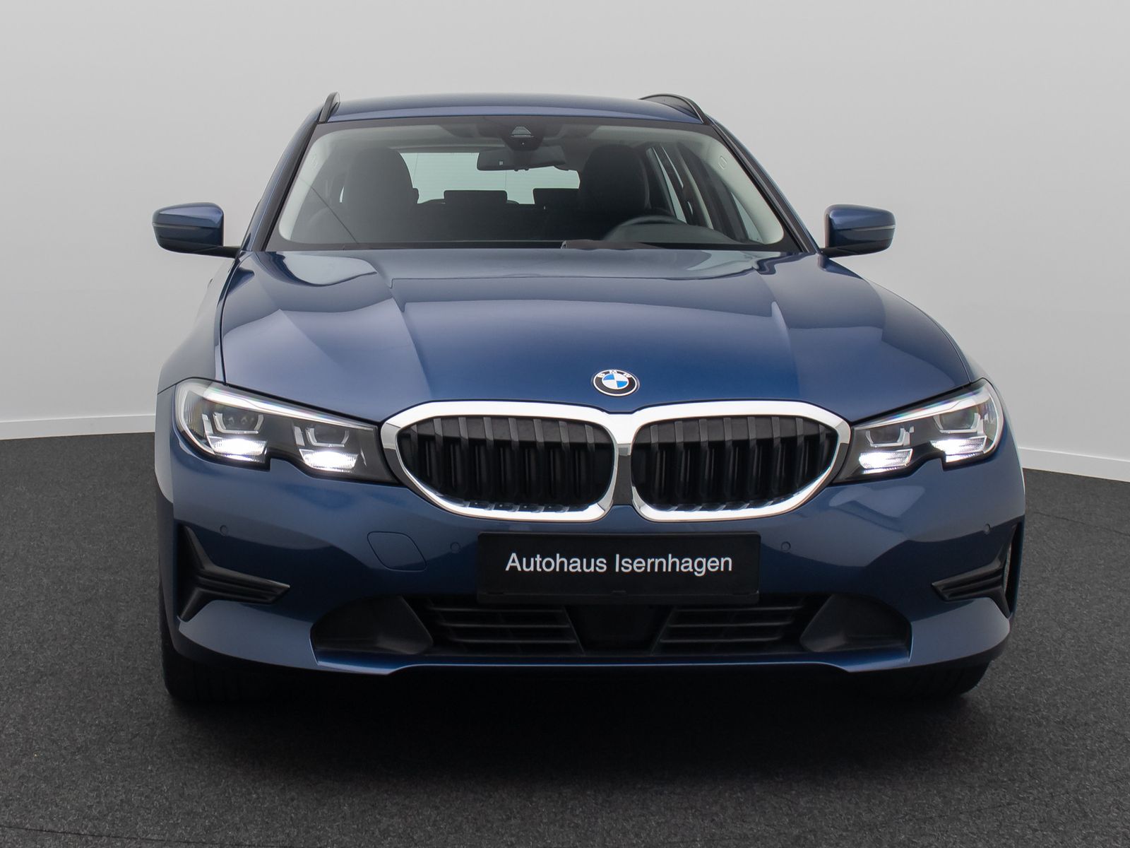 Fahrzeugabbildung BMW 330e xD Alarm DAB Komfort WLAN PDC Sport Leder