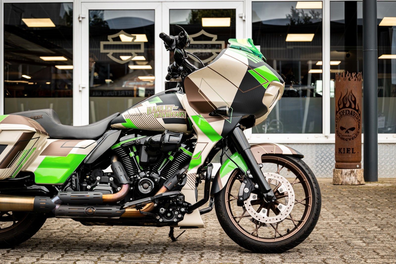 Fahrzeugabbildung Harley-Davidson FLTRXST Road Glide ST - Clubstyle - Kesstech -