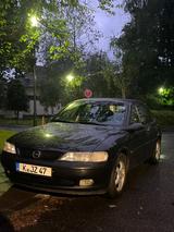 Opel Vectra 1.6 - - Opel Vectra in Köln