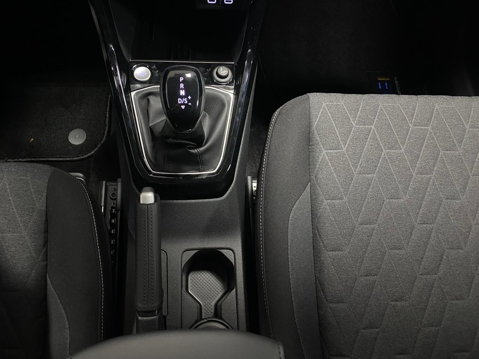 Fahrzeugabbildung Volkswagen T-Cross 1.0 TSI DSG Life+AHK+KAMERA+PDC vo+hi+BC