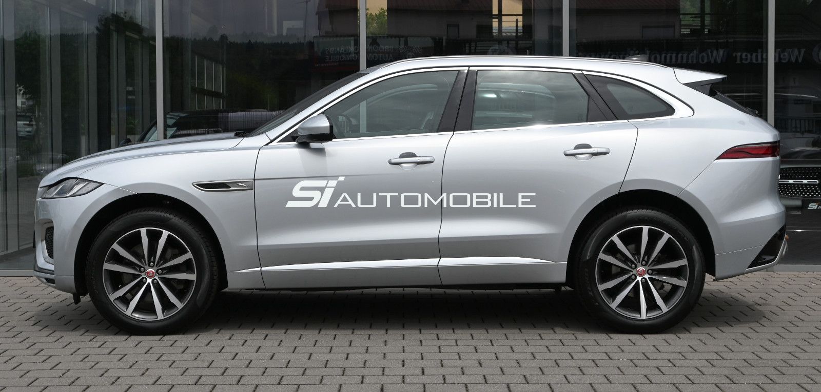 Fahrzeugabbildung Jaguar F-Pace D300 R-DYNAMIC SE AWD °ACC°AHK°HUD°PANO°