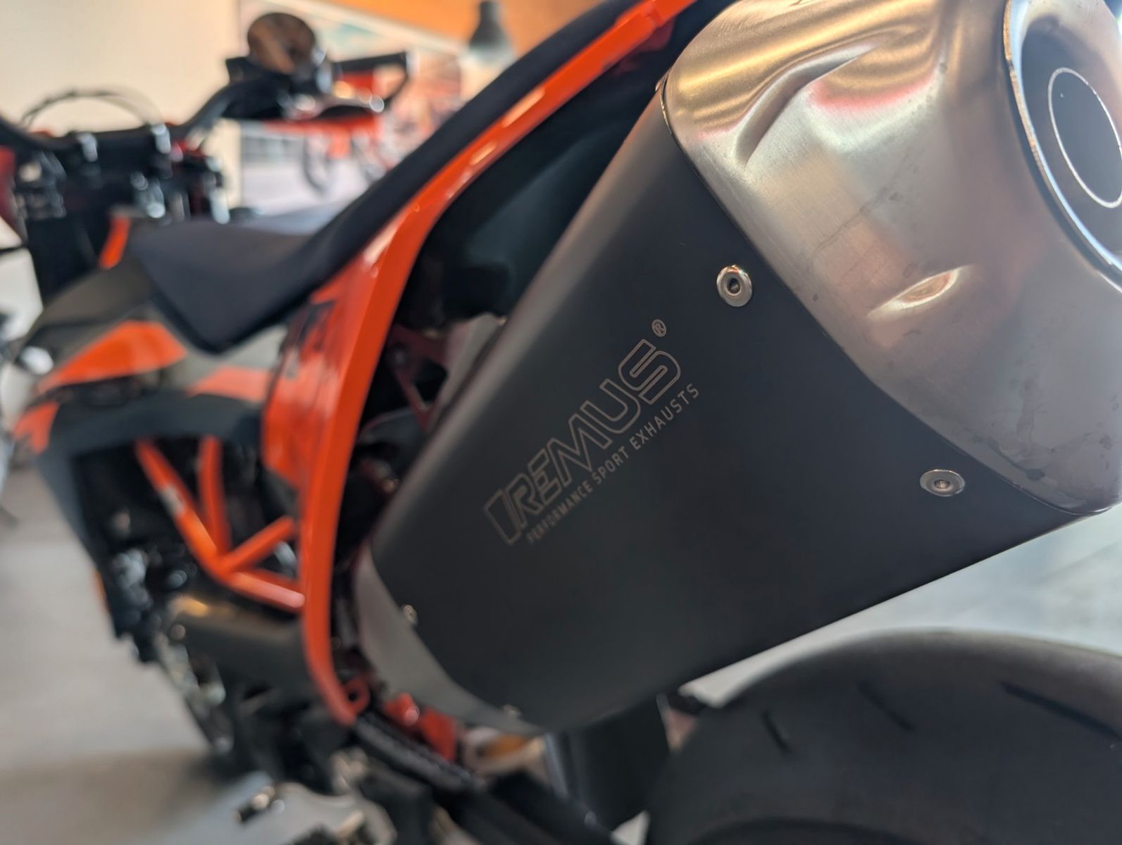 Fahrzeugabbildung KTM 690 SMC-R *EDITION OWL* *TECHPACK* *REMUS*