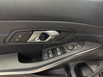 BMW 330 i Touring xDrive M Sport Navi LED Kamera