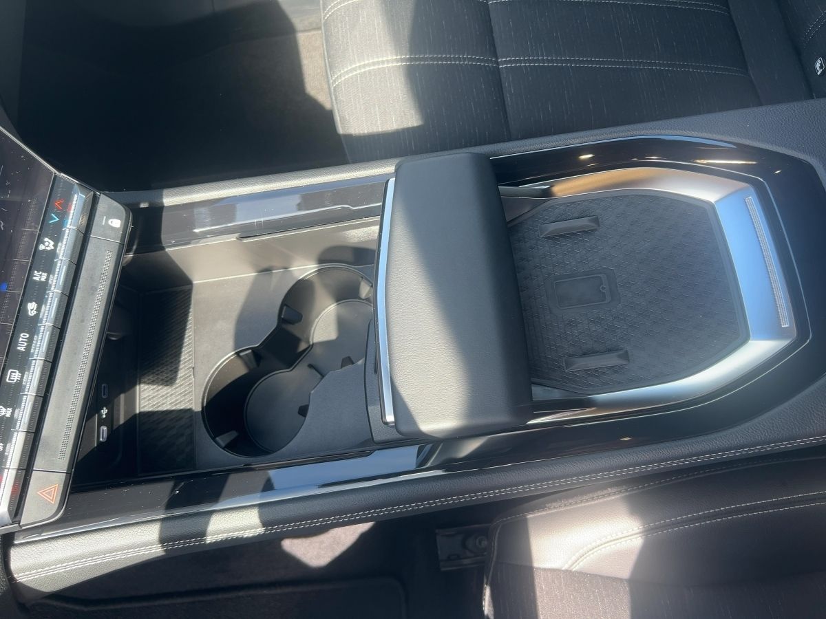 Fahrzeugabbildung Renault Austral Techno Mild Hybrid 160 Automatik SHZ