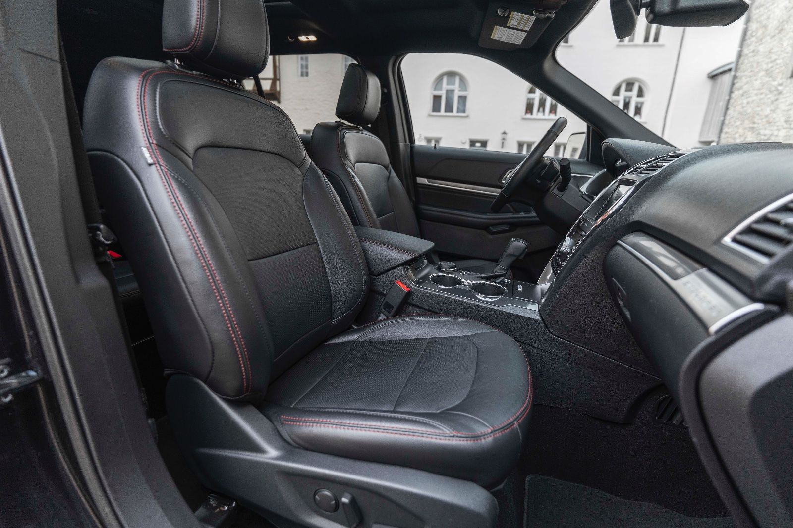 Fahrzeugabbildung Ford Explorer 3,5l 4x4 Sport KAM 6SITZER M+S ACC AHK