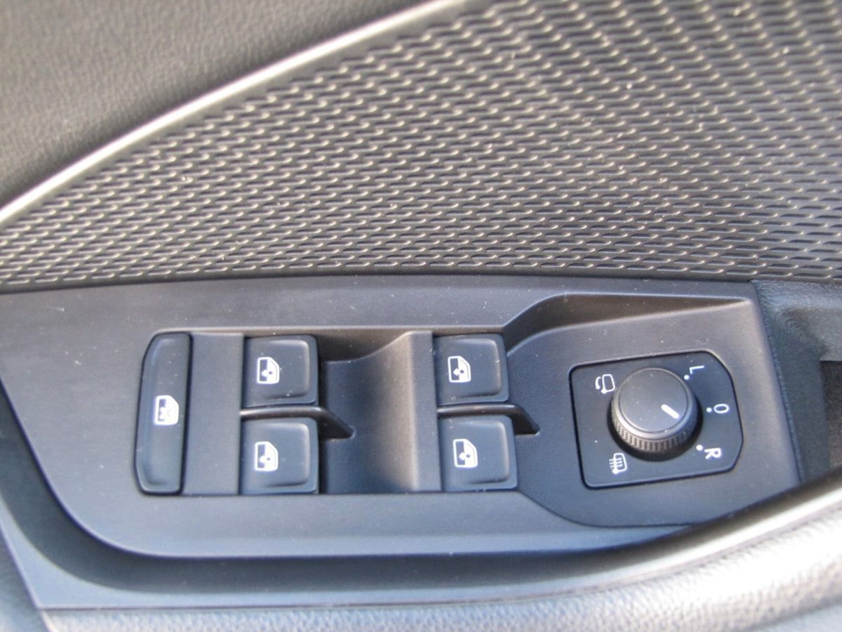 Fahrzeugabbildung SKODA Octavia Combi Tour 2.0 TDI DSG, Standheizung