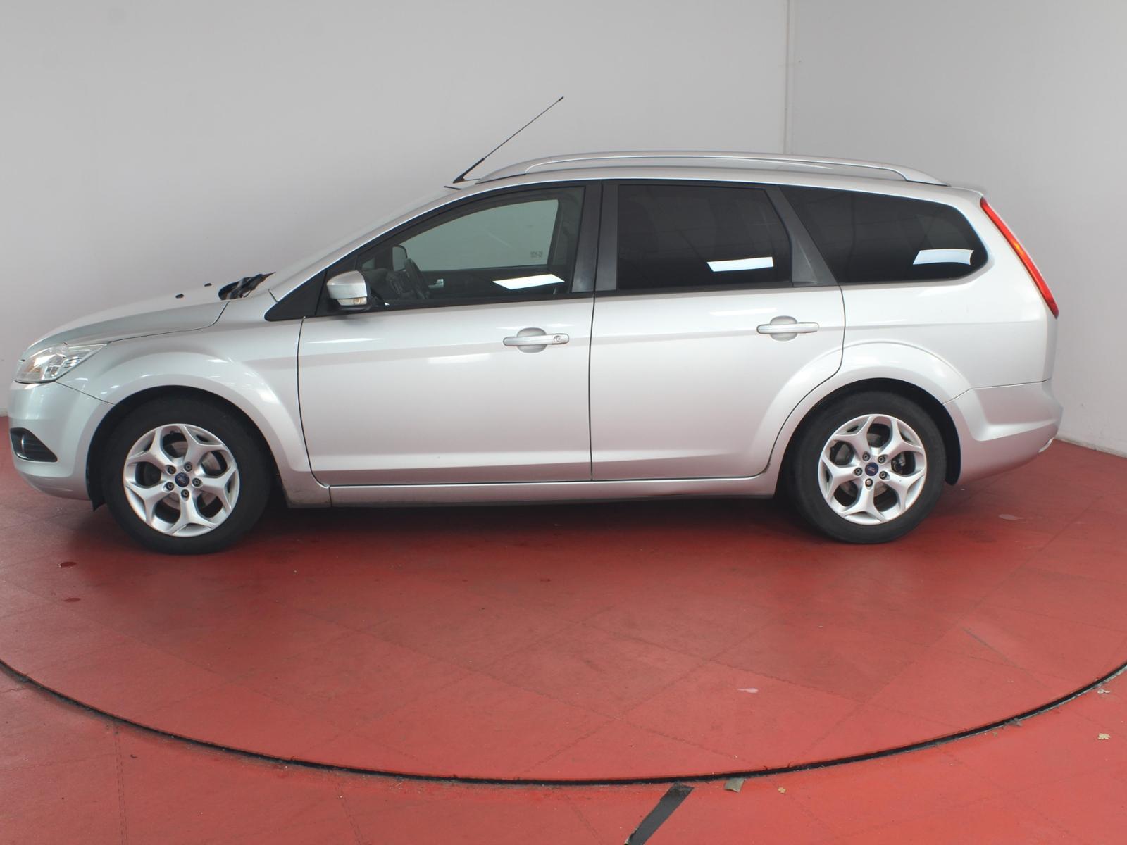 Ford Focus 2010 — photo 27