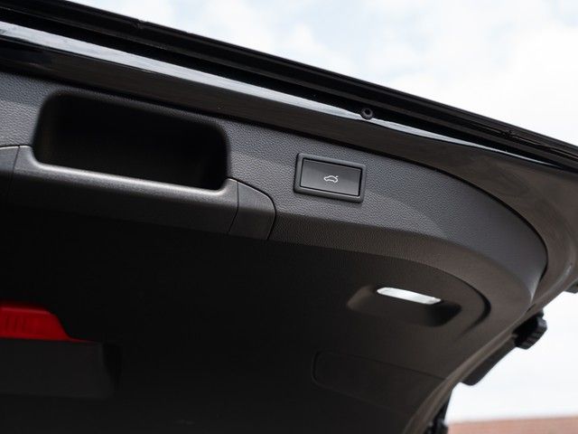 Superb Combi 2.0 TSI Selection 4x4 DSG AHK+MATRI