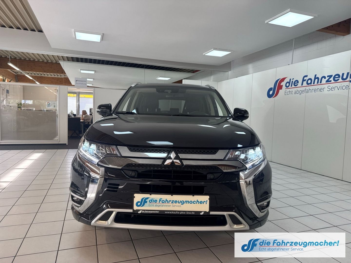 Fahrzeugabbildung Mitsubishi Outlander PHEV Plus 4WD StandHZG LED ACC El. Hec