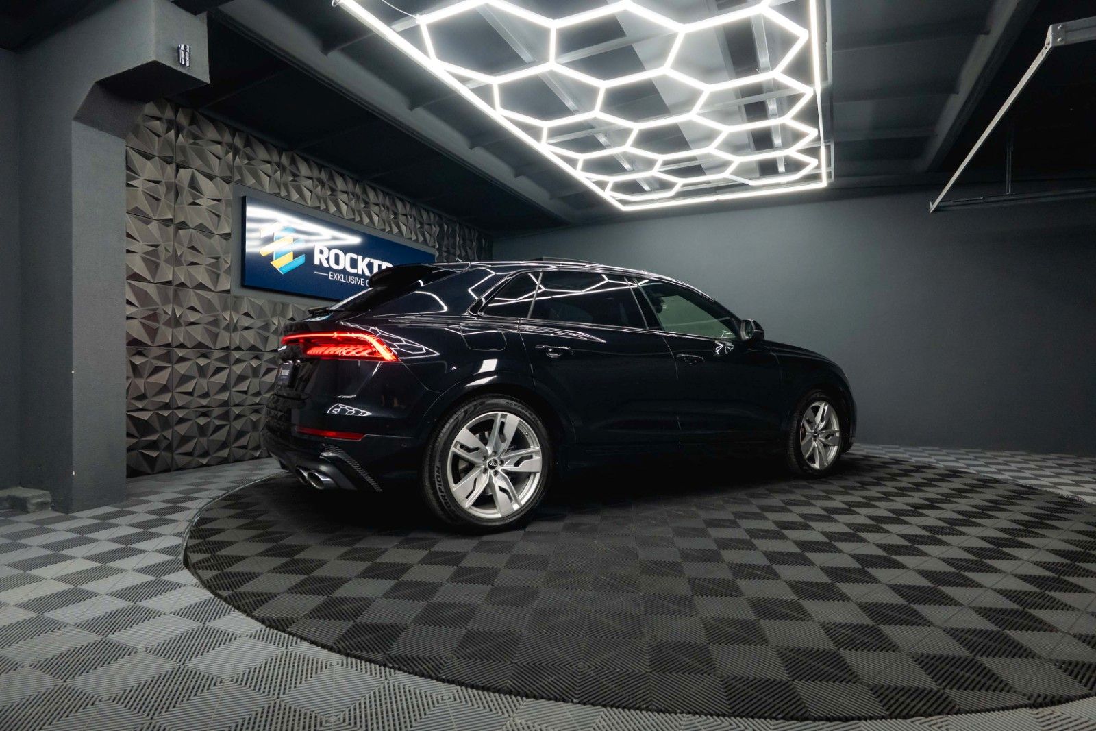 Fahrzeugabbildung Audi SQ8 4.0 TDI quattro Black Design | Full Option
