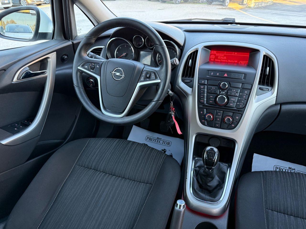 Opel Astra 2011 — photo 11
