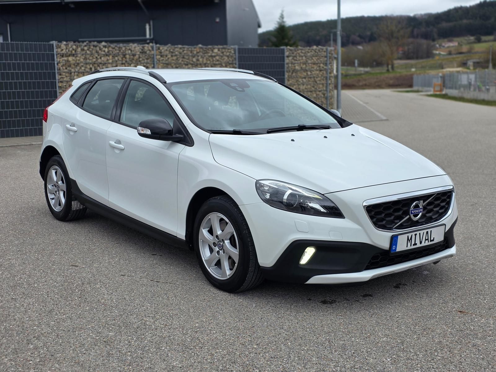 VOLVO V40 CC