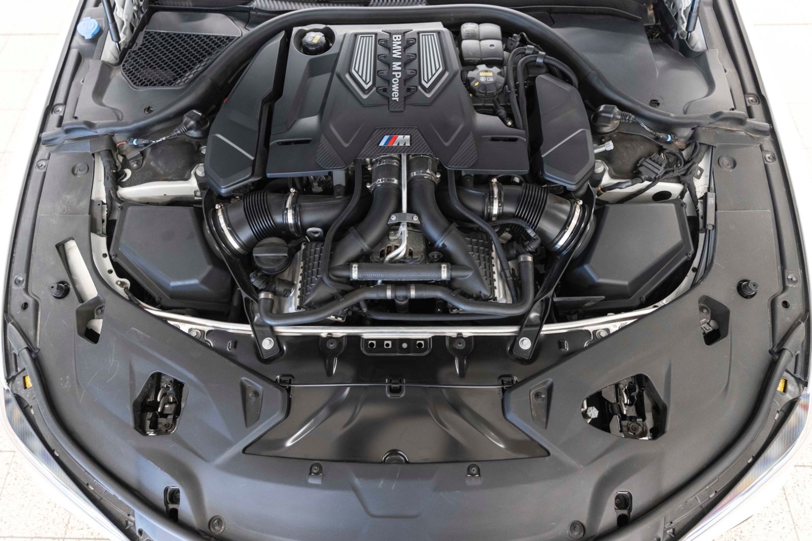 Fahrzeugabbildung BMW M8 Cabrio Competition LASER B&W ACC 3D SOFTCLOSE