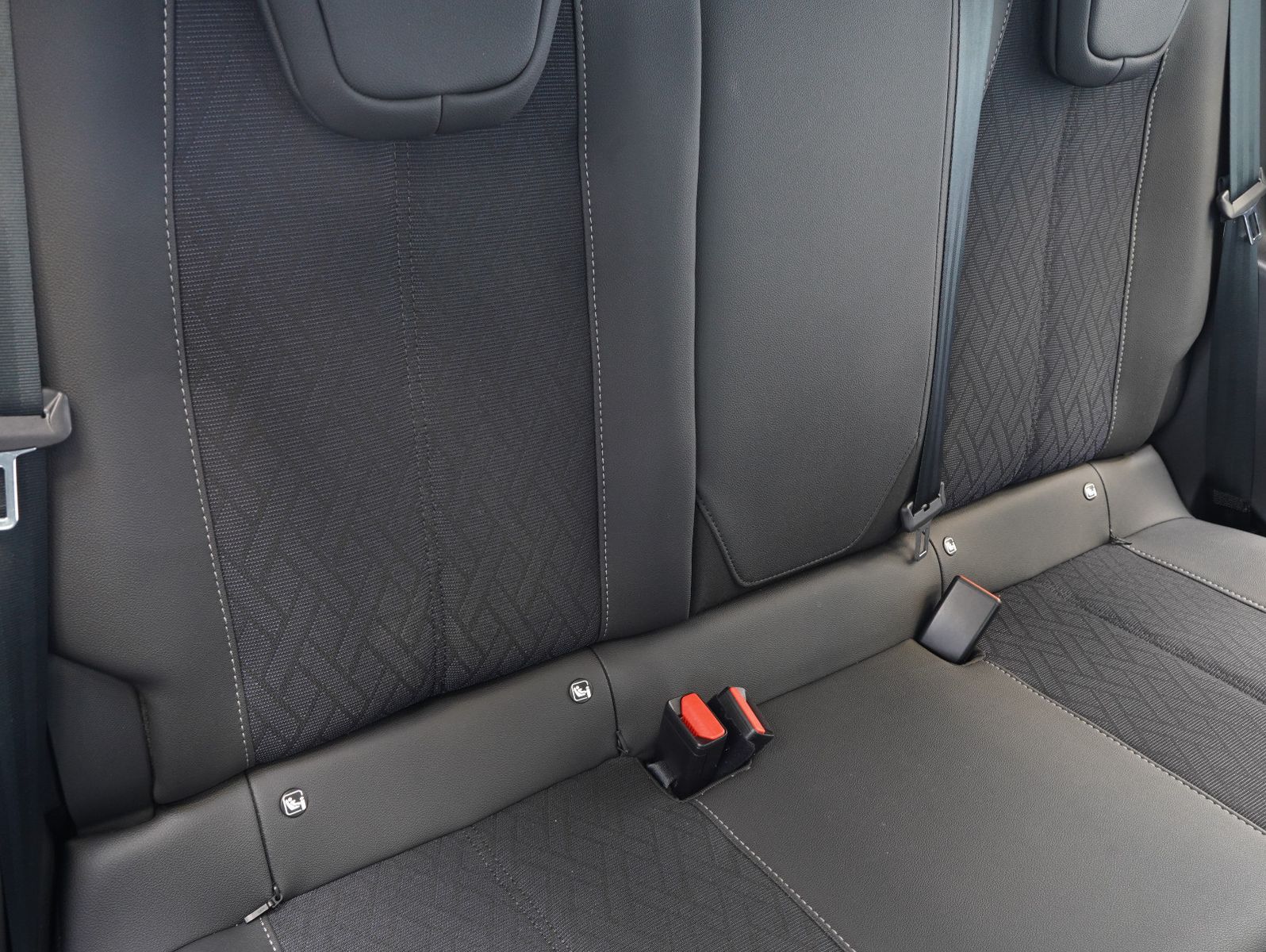 Fahrzeugabbildung Opel Corsa F 1.2 Turbo Elegance DAB/LED/PDC/SHZ