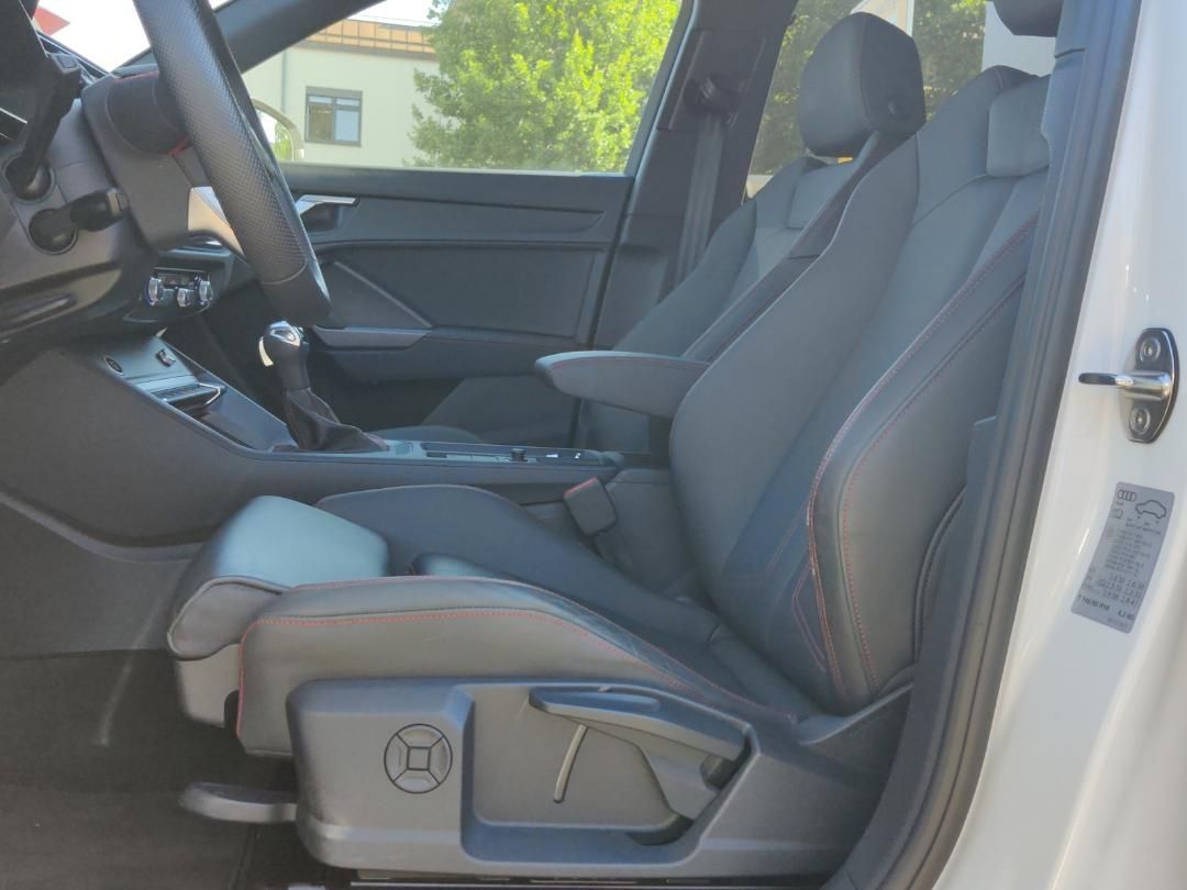 Fahrzeugabbildung Audi Q3 S line 35 TFSI. AHK,Kamera,LED,Leder,Navi,LM