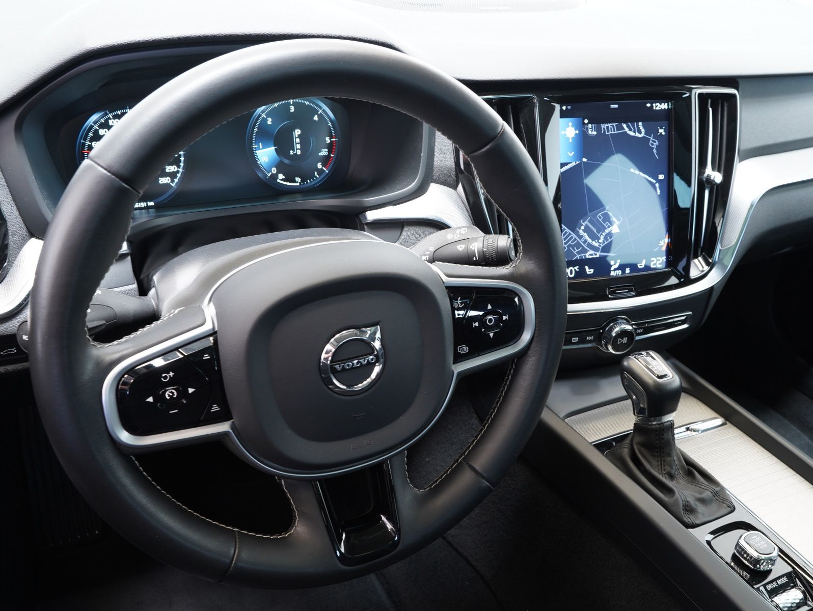 Fahrzeugabbildung Volvo V60 D4 AWD Inscription BLIS/INTELLISAFE/PANORAMA