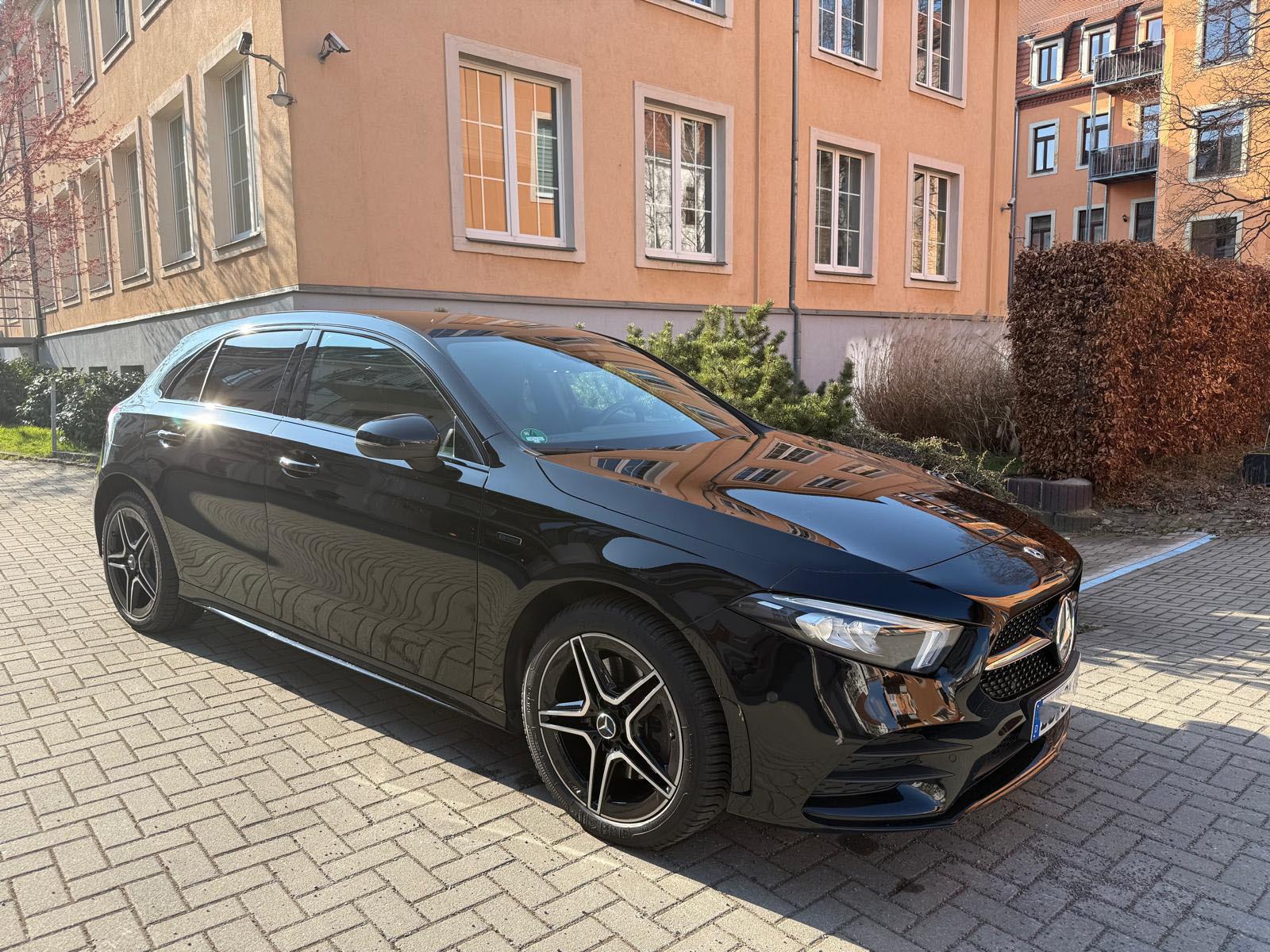 Mercedes-Benz A250 e Edition 2020/AMG/Night/MBUX