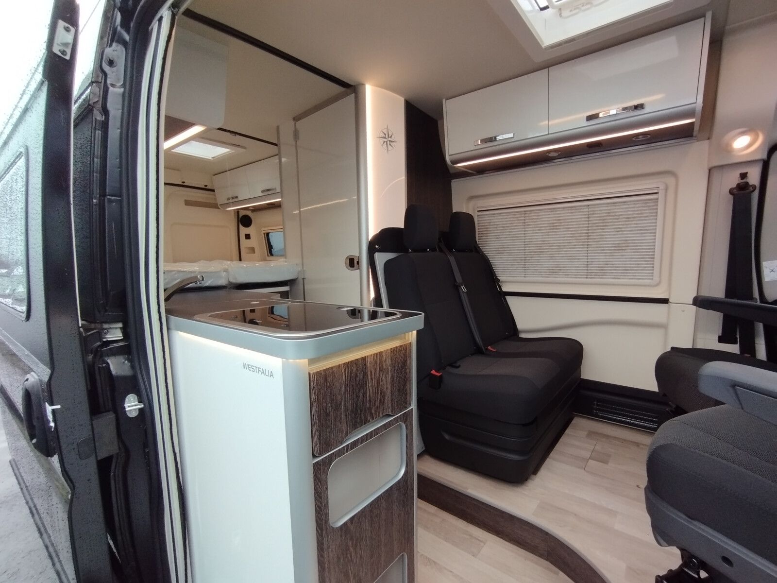 Fahrzeugabbildung Westfalia Columbus 641 E 180 PS 10795,- EUR Sondernachlass