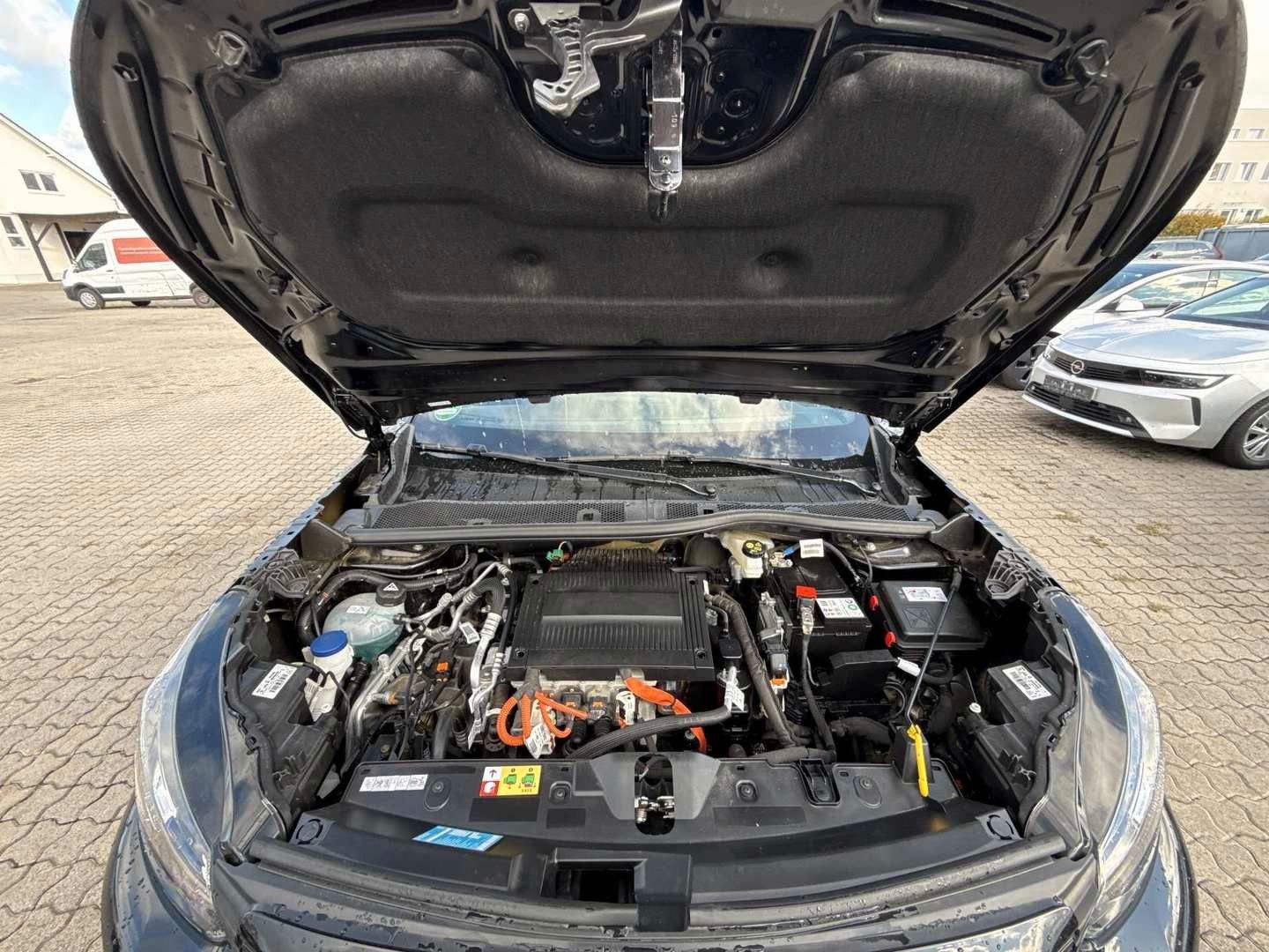 Fahrzeugabbildung Peugeot 2008 e- Allure Pack NAVI KAMERA 8-FACH SITZH. 1H