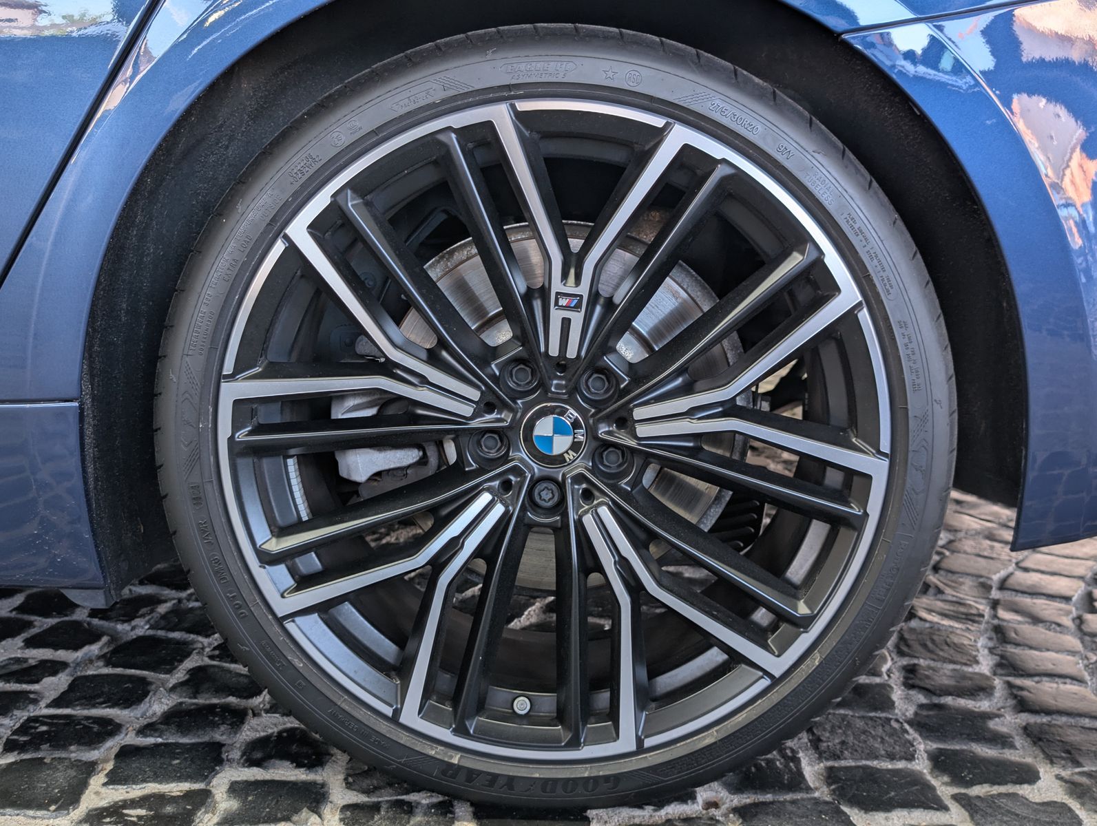 Fahrzeugabbildung BMW 530 i M Sport Tour. LEDER MEMO VIRT LED APP PANO