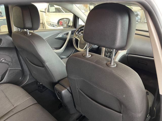 MYAUTOCENTER – Gebraucht- und Jahreswagen mit Werkstattservice in Pfaffenhofen Opel Astra J Sports Tourer Design Edition *PDC*Klima*