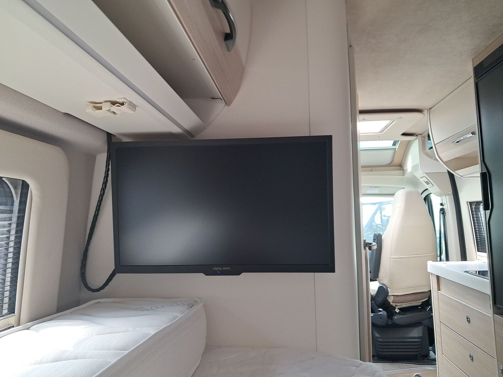 Fahrzeugabbildung Eura Mobil Van 635 EB Navi, Markise, Fahrradträger, AHK