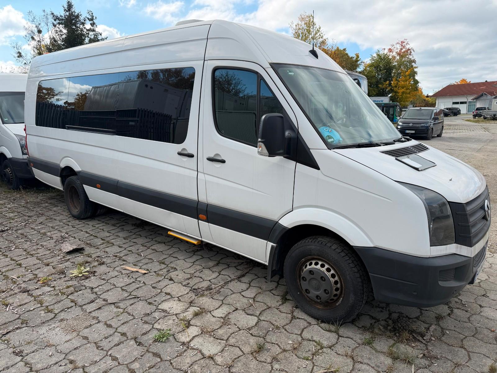 Volkswagen 2x Crafter 15+2+1 Sitzer auf Airline / Rampe