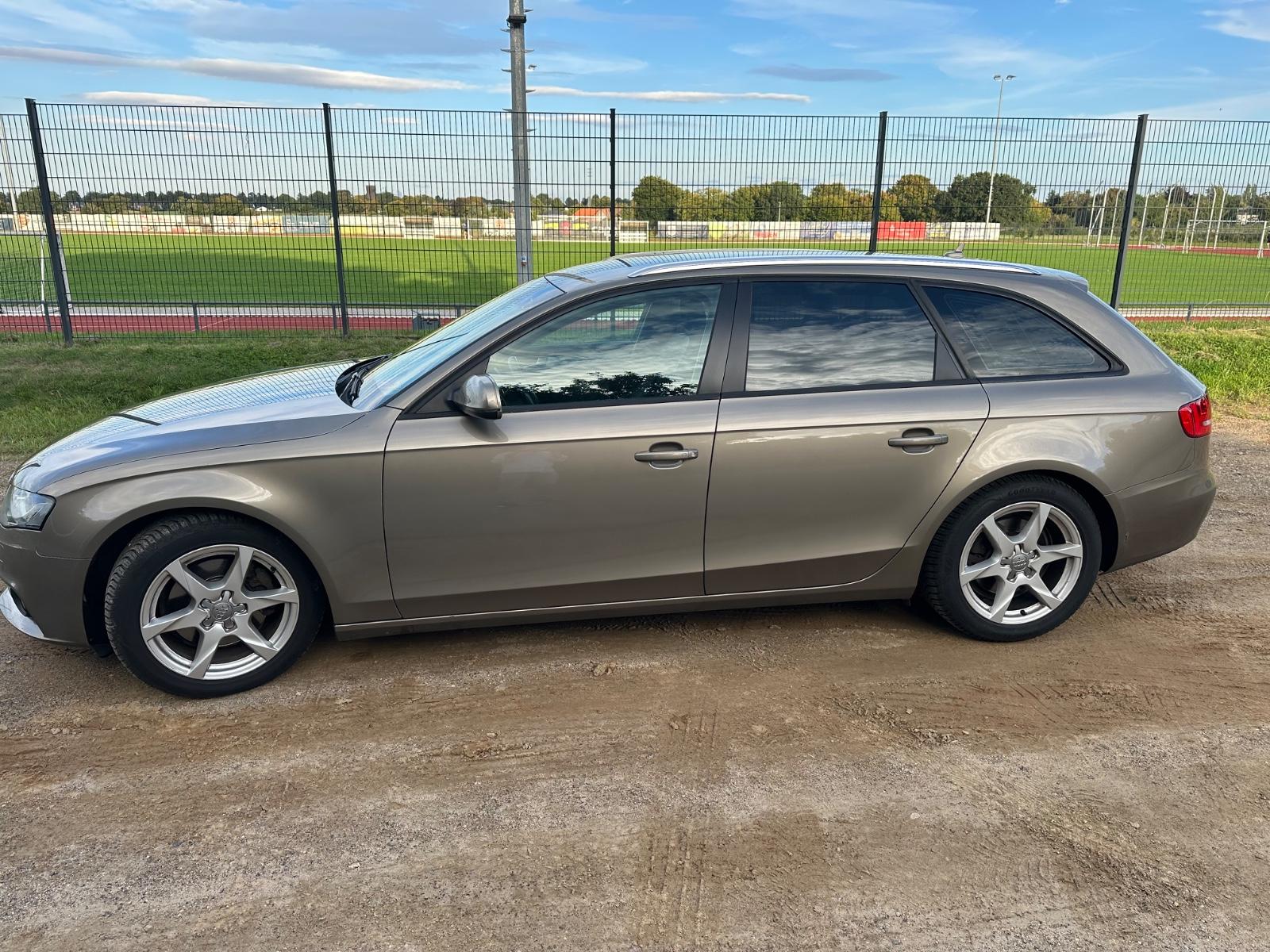 Audi A4 2010 — photo 12