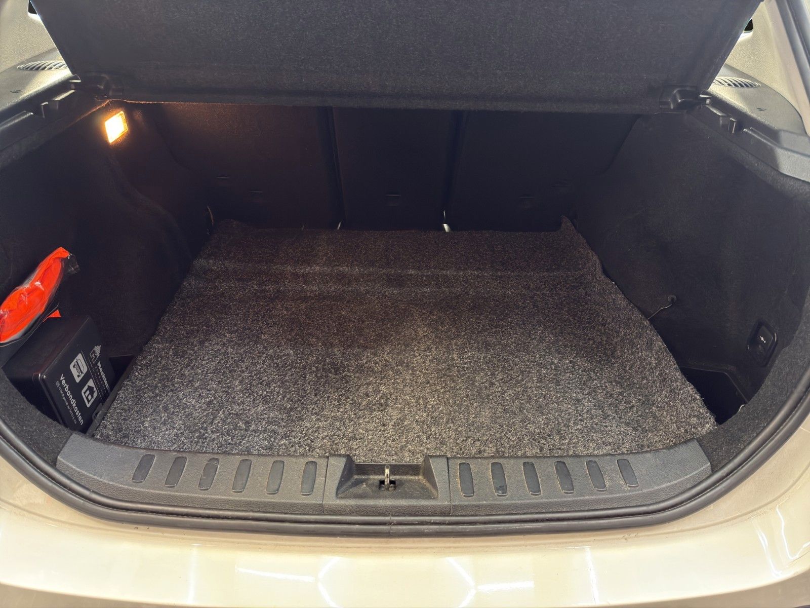 Fahrzeugabbildung BMW X1 18d sDrive *Kamera*Bi-Xenon*Elektr.Sitze*ACC