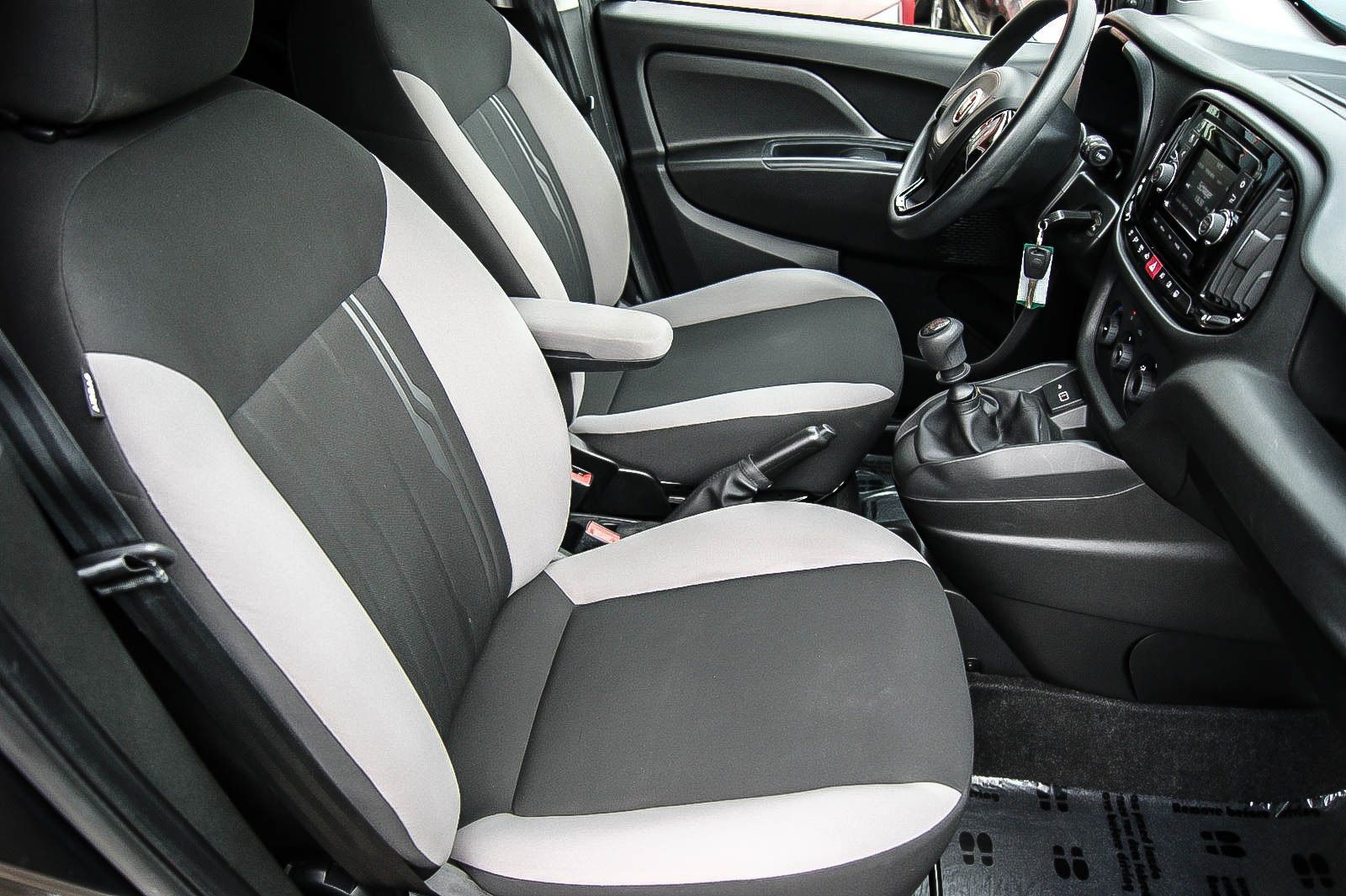 Fahrzeugabbildung Fiat Doblo 1.4i SX Kombi Klima 5-Sitze 2xSchiebetüren