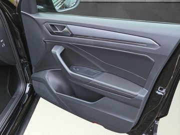 Fahrzeugabbildung Volkswagen T-Roc Style 1.5 TSI DSG IQ.Light AHK Klima Navi