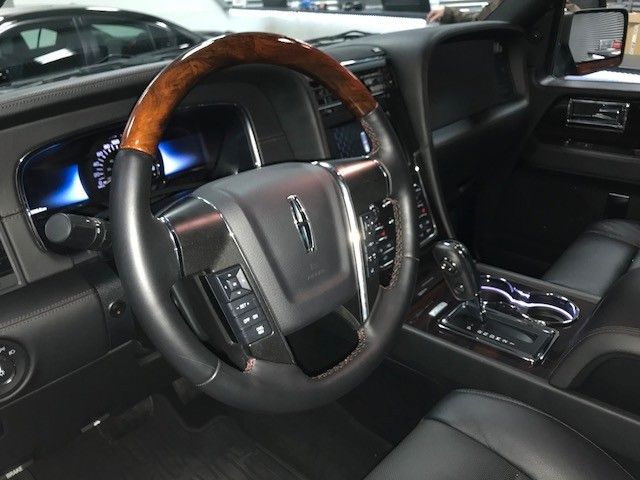 Fahrzeugabbildung Lincoln NAVIGATOR RESERVE 4x4 ECOBOOST -1.HAND