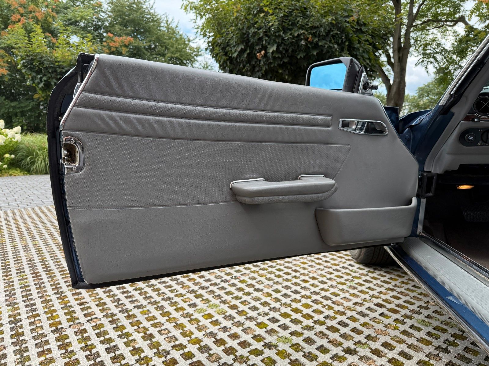 Fahrzeugabbildung Mercedes-Benz SL 560