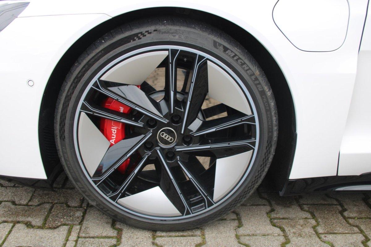 Audi e-tron RS GT quattro Carbon Matrix Top-View Pano