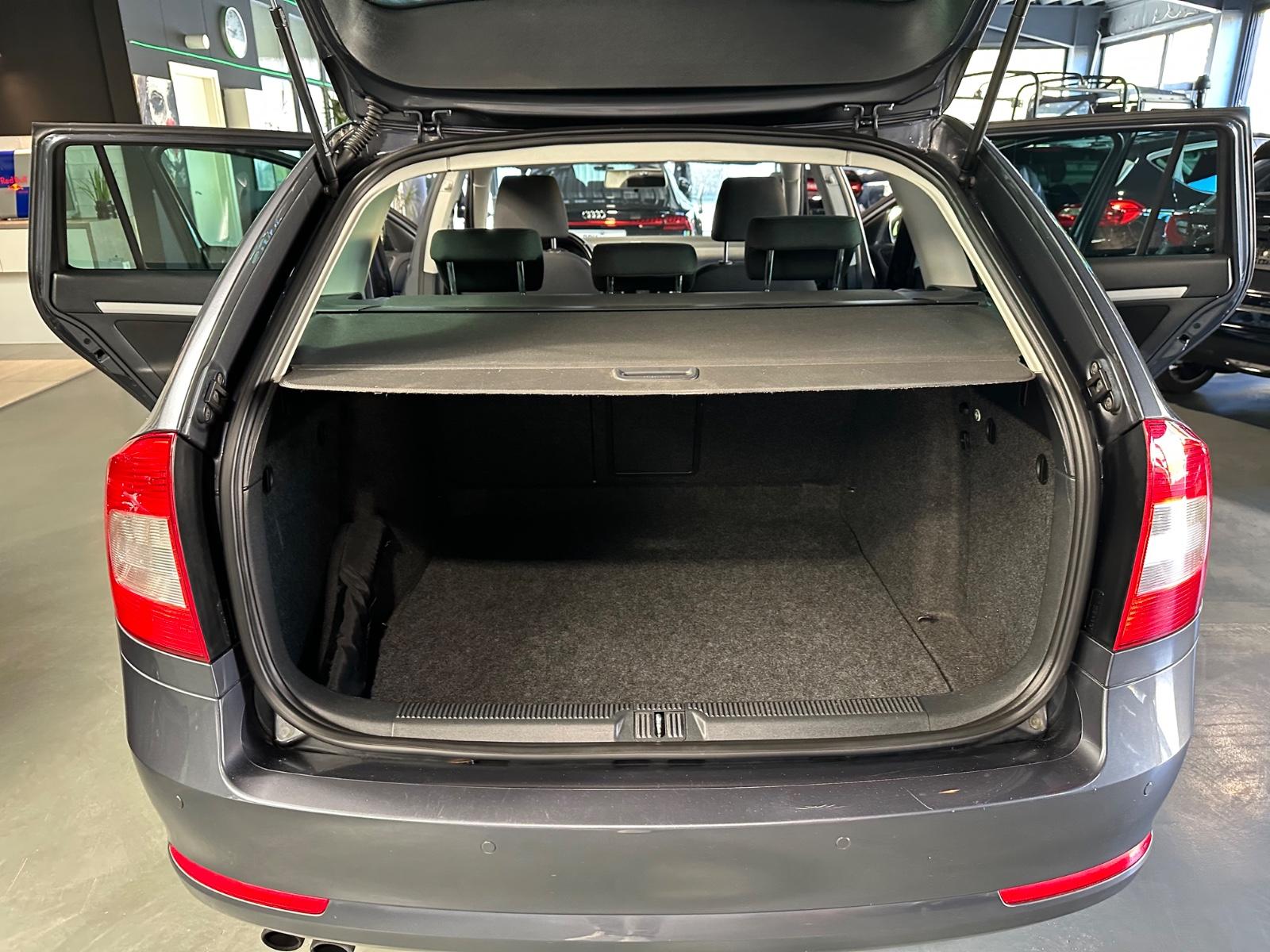 Skoda Octavia 2011 — photo 15
