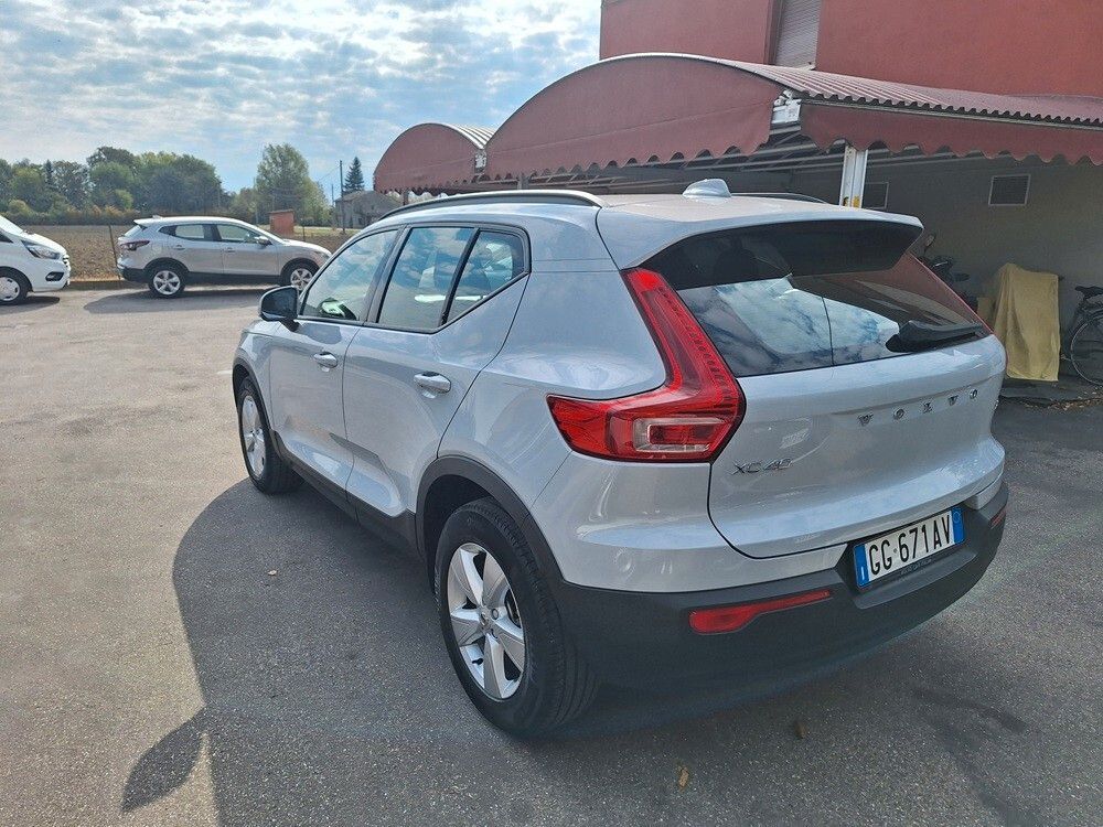 Volvo XC40 Momentum Core imagem 2