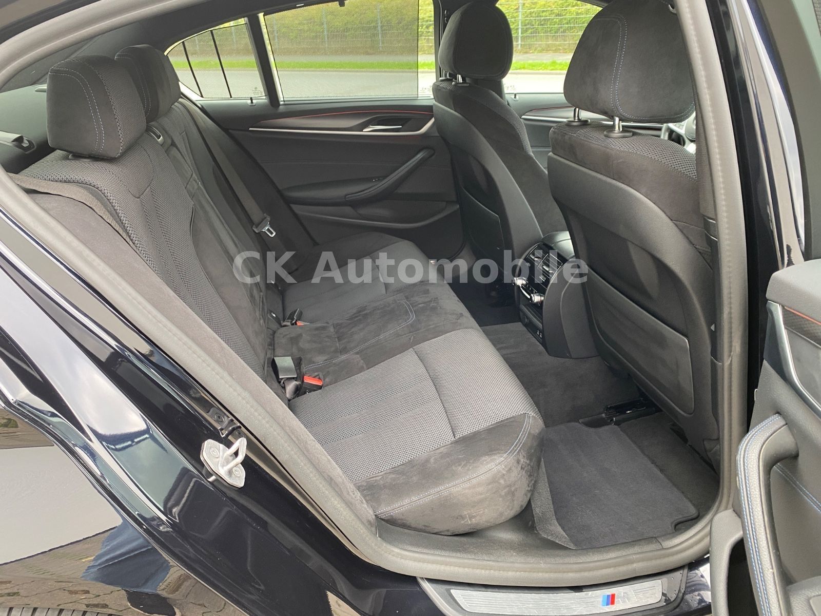 Fahrzeugabbildung BMW 520d Lim. M-Sport/Facelift/Shadow-Line/LED/Kam