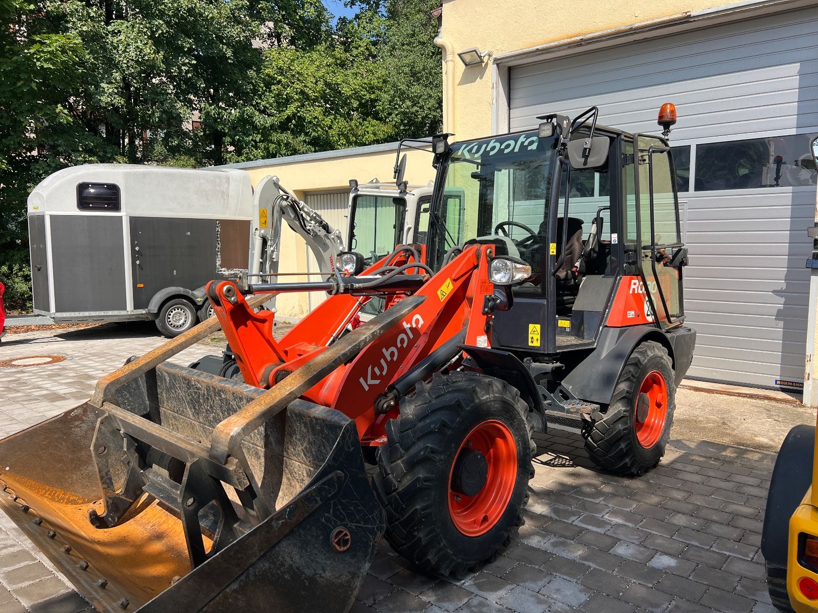 Fahrzeugabbildung Kubota R 090