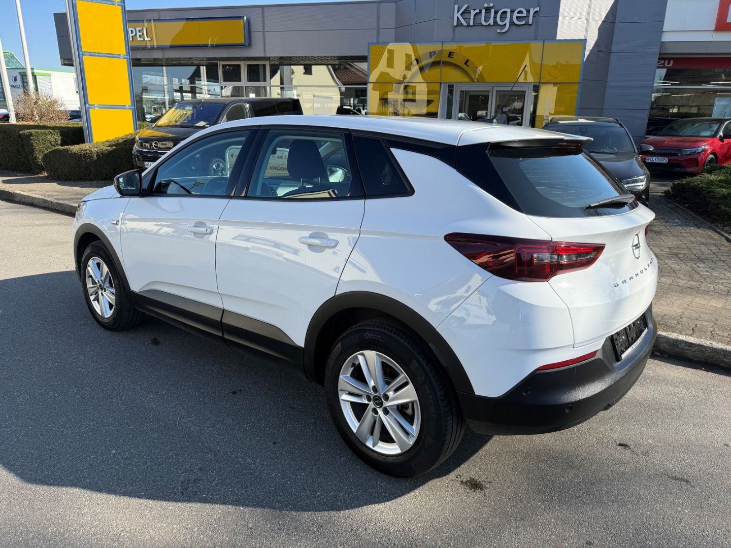 Fahrzeugabbildung Opel Grandland 1.2 Turbo Automatik SHZ+LHZ+Kamera