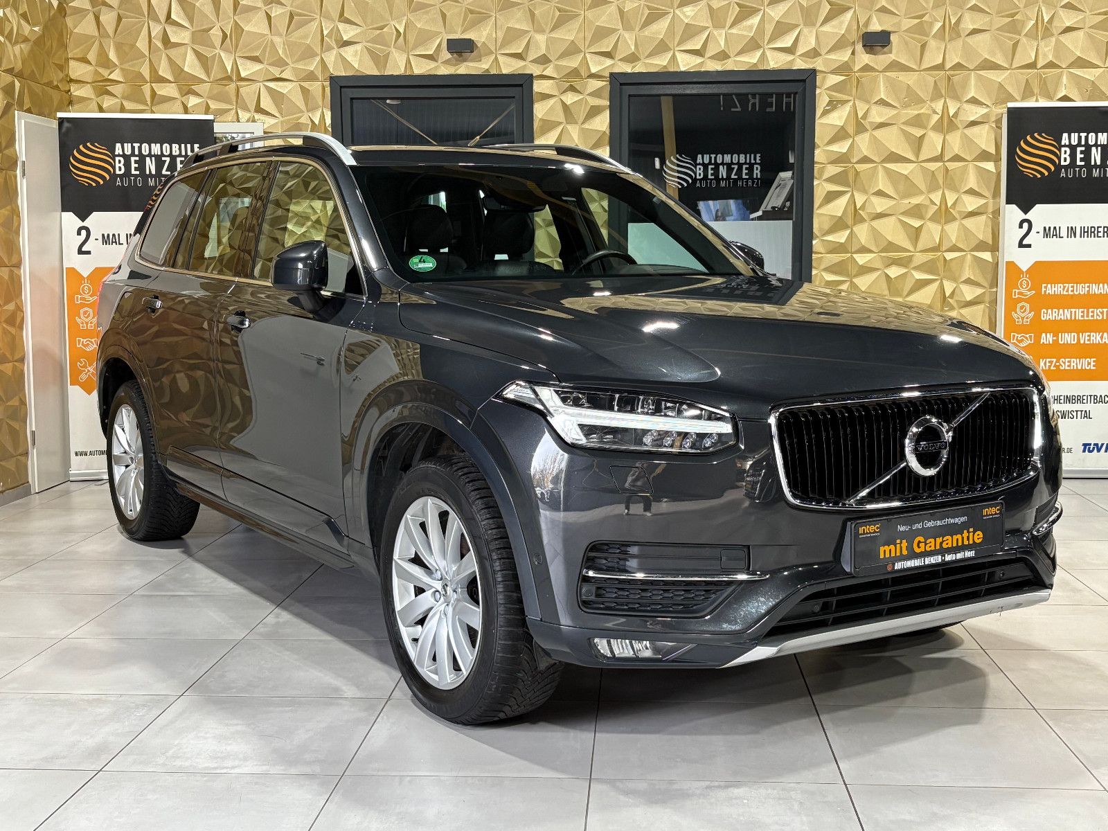 Fahrzeugabbildung Volvo XC90 Momentum AWD/NAVI/KAMERA/APPLE/KLIMA/SHZ